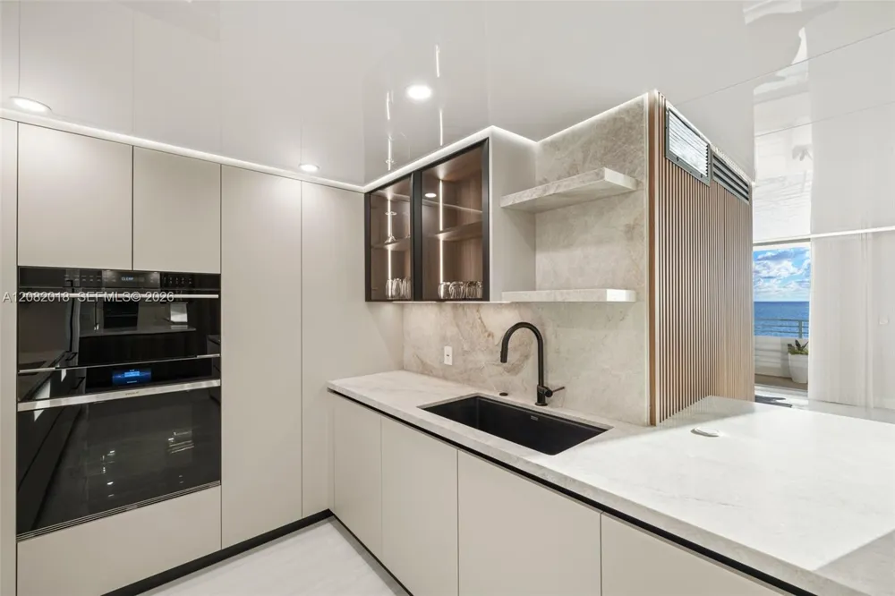 5555 Collins Ave #16H Miami Beach, FL 33140