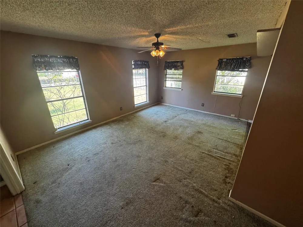 500 Hosack Street Taylor, TX 76574