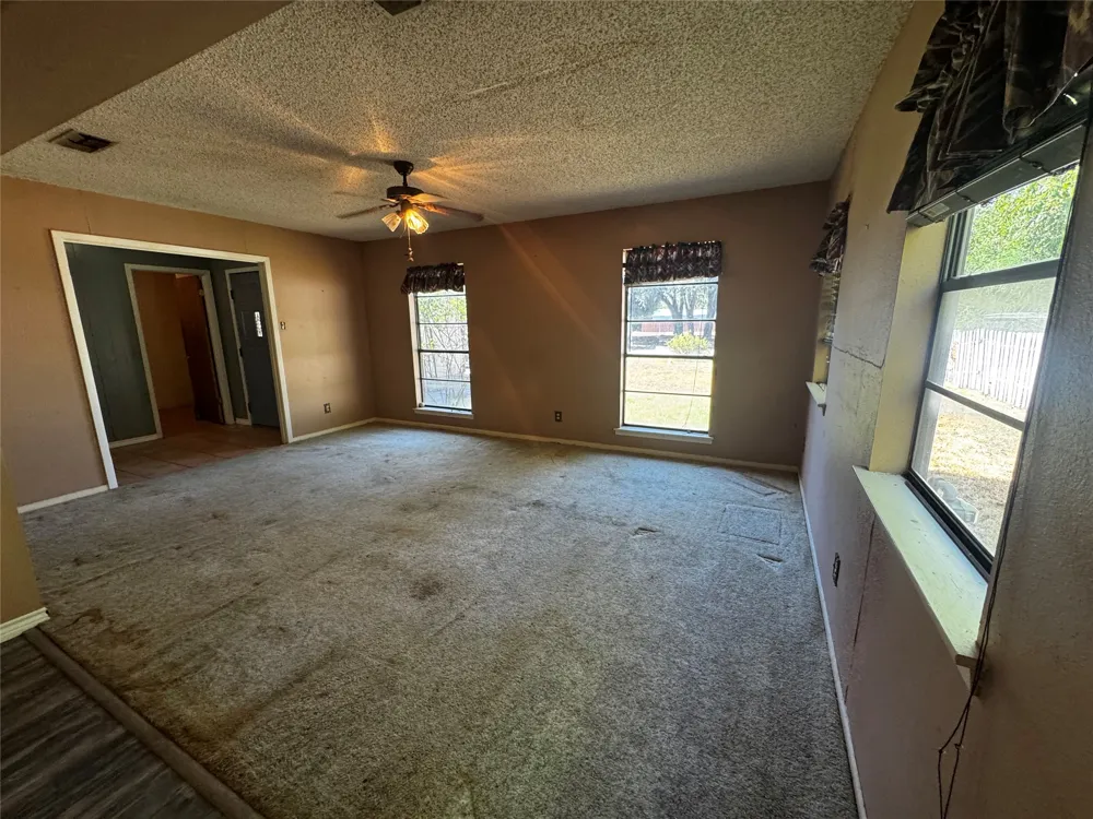 500 Hosack Street Taylor, TX 76574