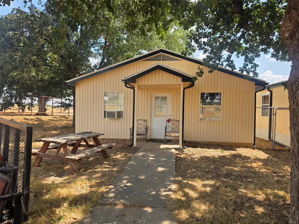 1219 Fm 2583 Bowie, TX 76230