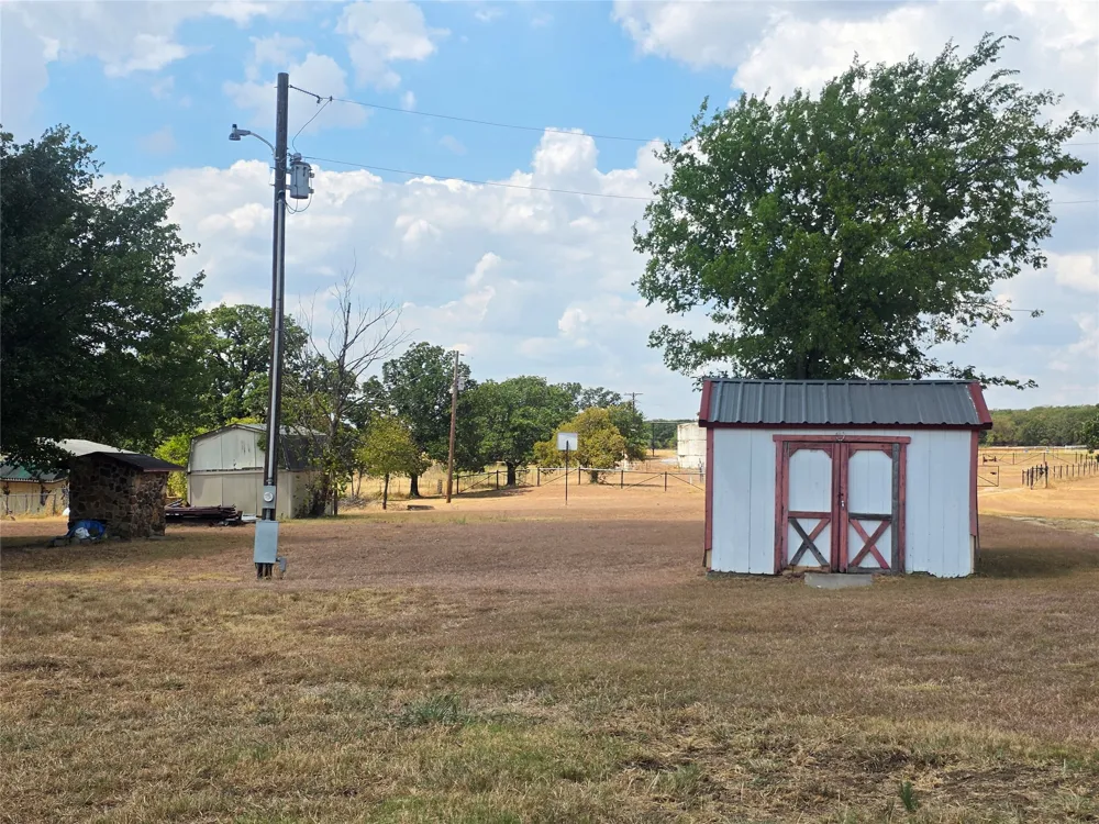 1219 Fm 2583 Bowie, TX 76230