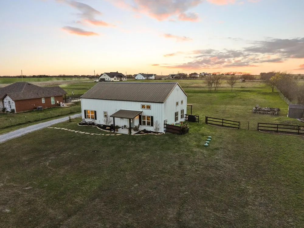 5828 County Road 1093 Celeste, TX 75423