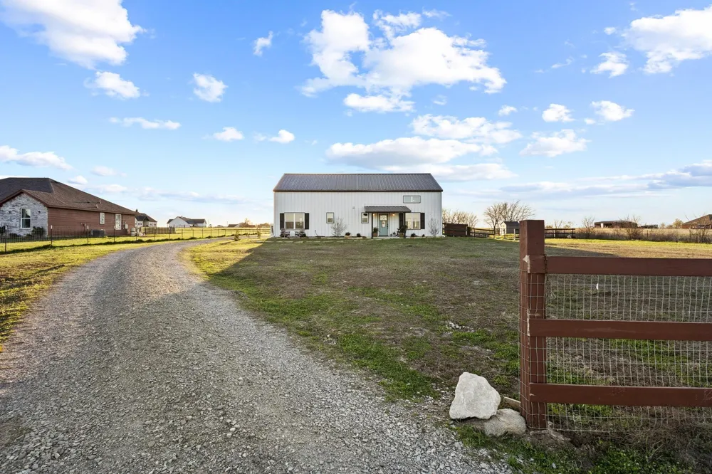 5828 County Road 1093 Celeste, TX 75423