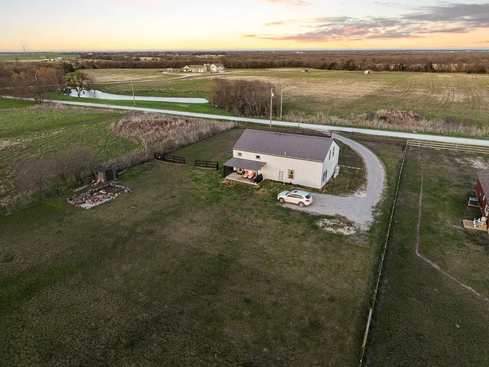 5828 County Road 1093 Celeste, TX 75423