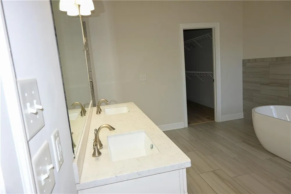 1758 Glenview Park Circle NE Duluth, GA 30097