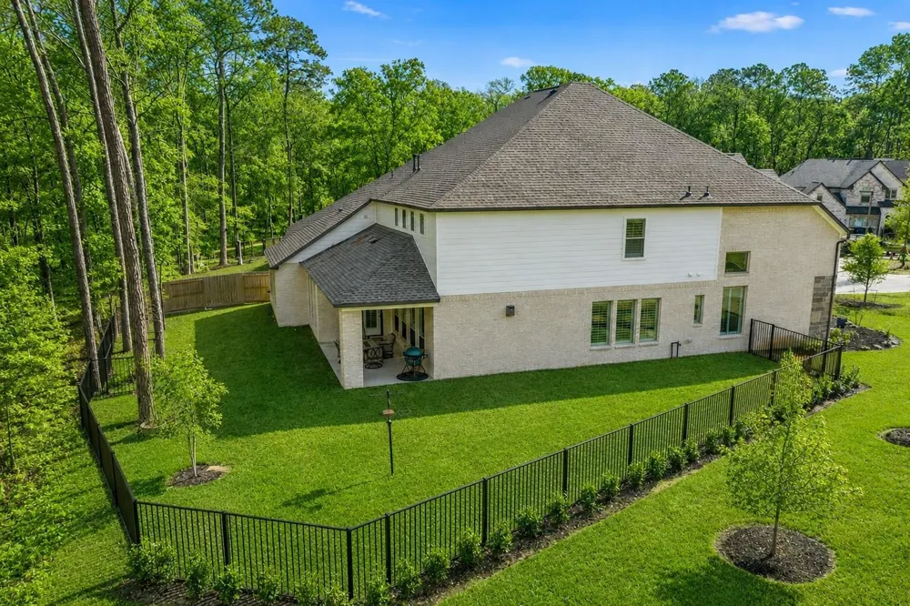 208 Twinflower Trail Court Willis, TX 77318