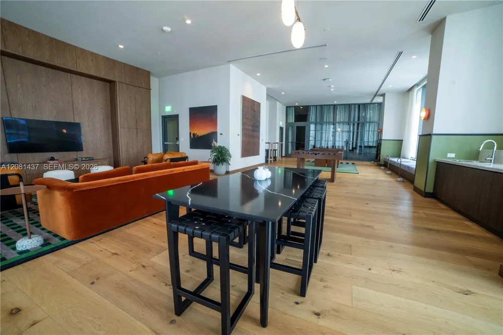 11 NE 6TH #1403 Miami, FL 33132