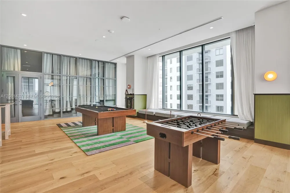 11 NE 6TH #1403 Miami, FL 33132