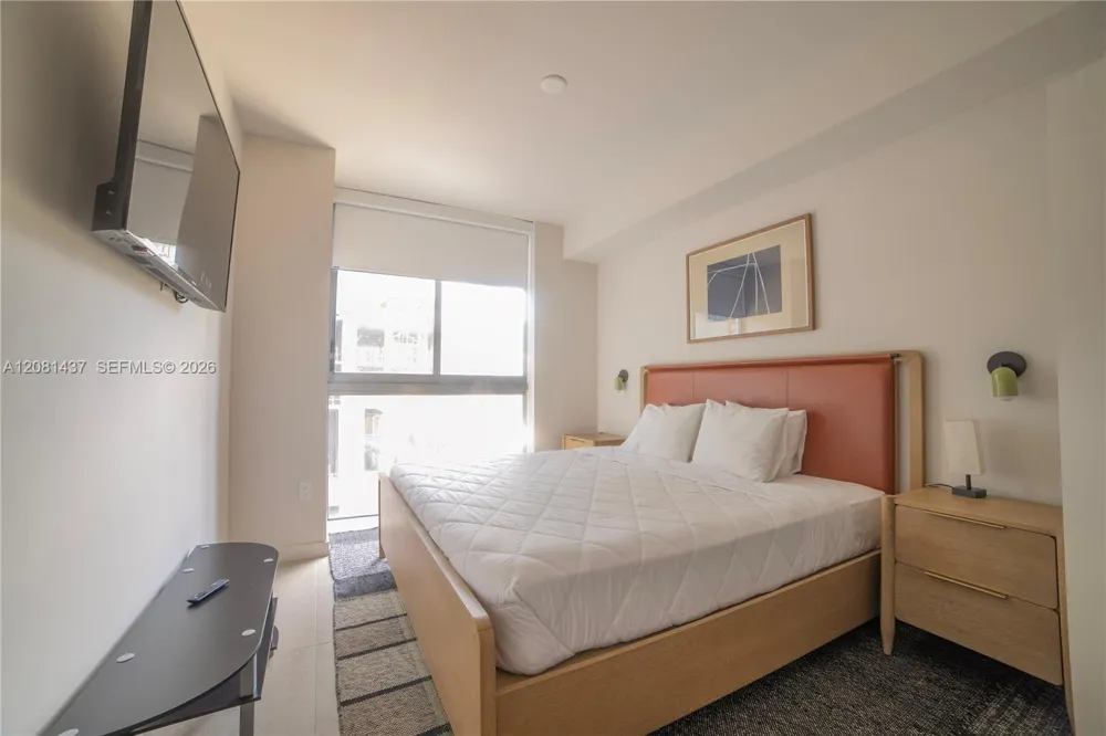 11 NE 6TH #1403 Miami, FL 33132