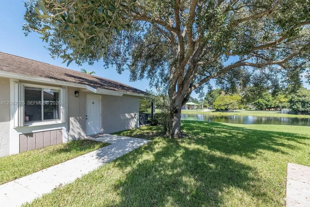 518 Woodgate Cir #E Sunrise, FL 33326