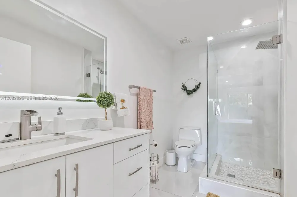 518 Woodgate Cir #E Sunrise, FL 33326