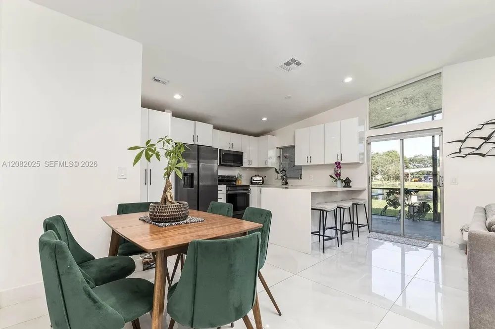 518 Woodgate Cir #E Sunrise, FL 33326