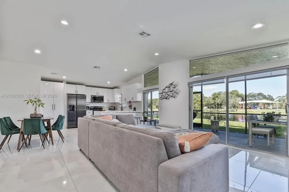 518 Woodgate Cir #E Sunrise, FL 33326