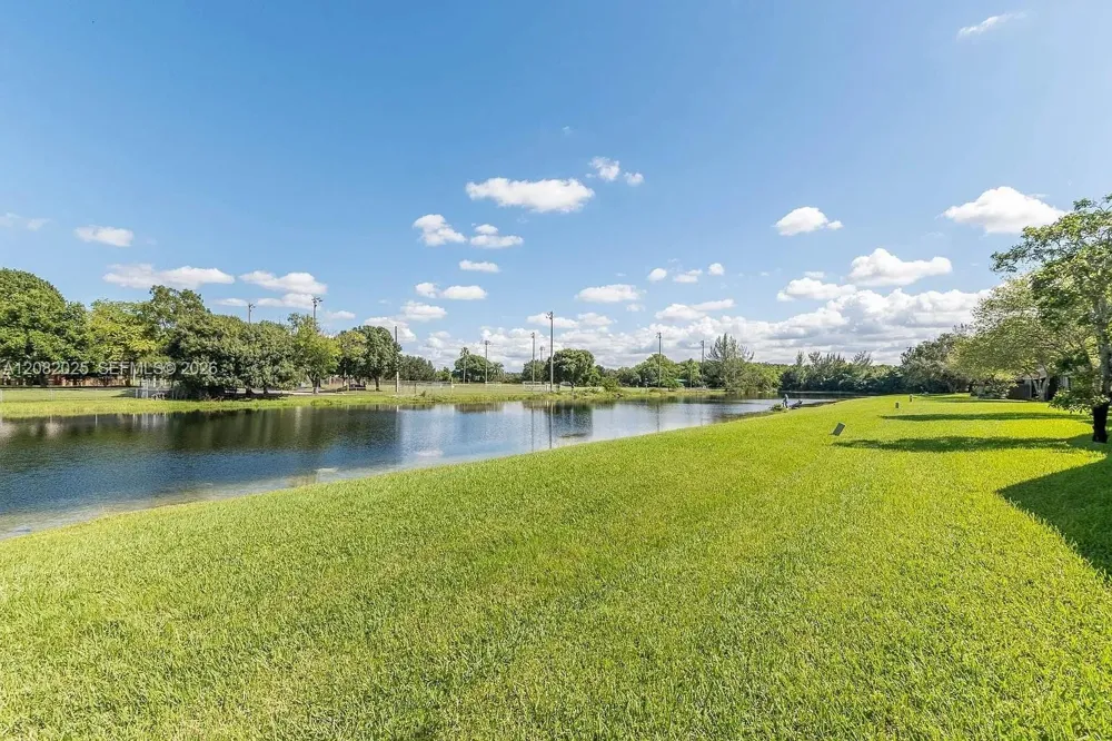 518 Woodgate Cir #E Sunrise, FL 33326