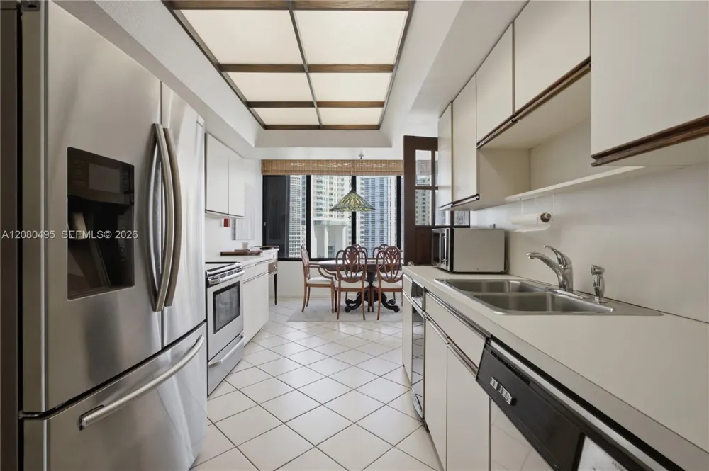 520 Brickell Key Dr #A1616 Miami, FL 33131