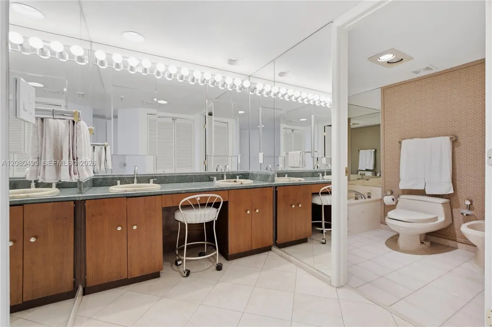 520 Brickell Key Dr #A1616 Miami, FL 33131