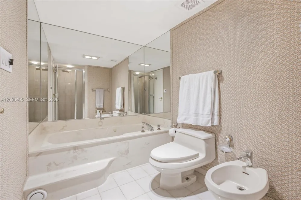 520 Brickell Key Dr #A1616 Miami, FL 33131