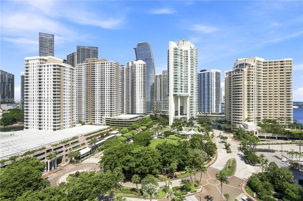 520 Brickell Key Dr #A1616 Miami, FL 33131