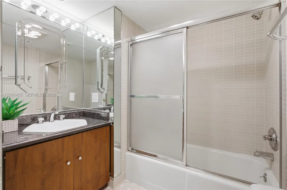 520 Brickell Key Dr #A1616 Miami, FL 33131