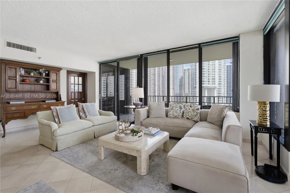 520 Brickell Key Dr #A1616 Miami, FL 33131