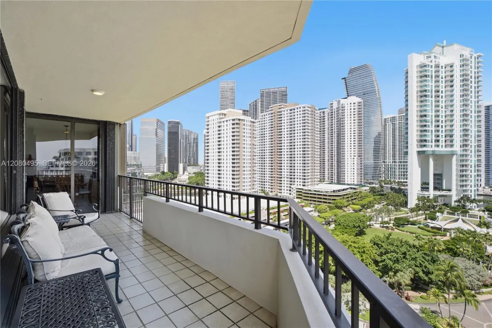 520 Brickell Key Dr #A1616 Miami, FL 33131