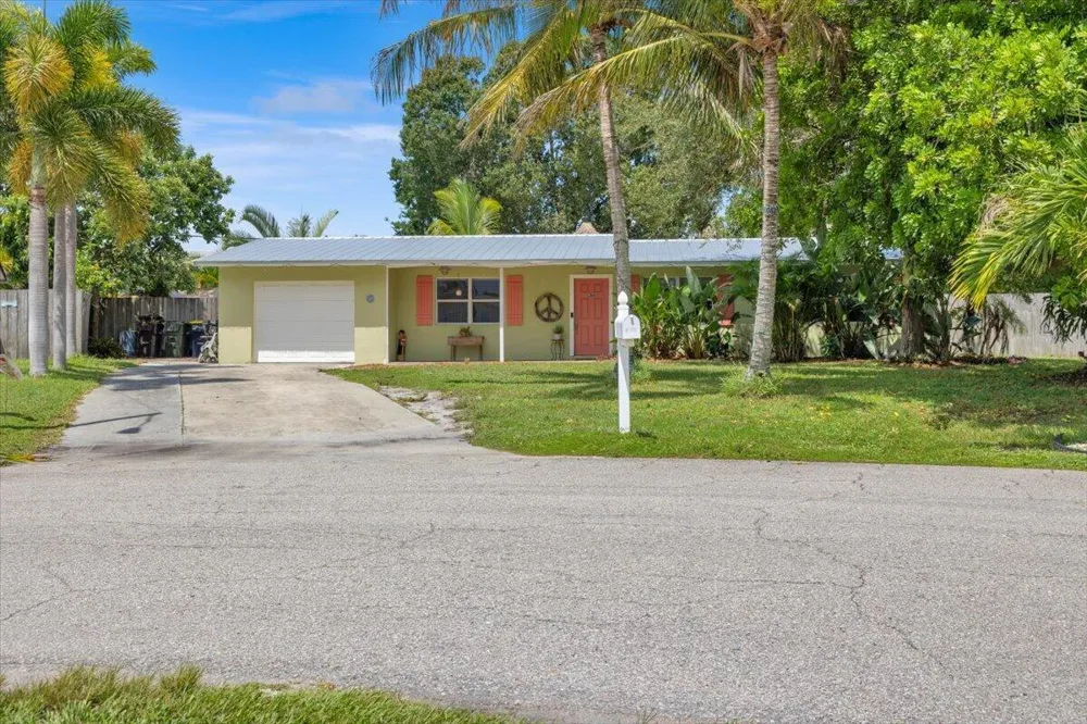 1121 SE ALAMANDA LANE Stuart, FL 34996