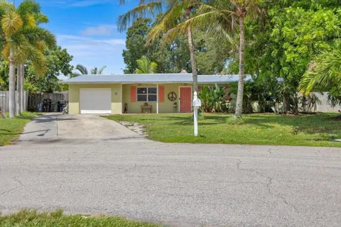 1121 SE ALAMANDA LANE