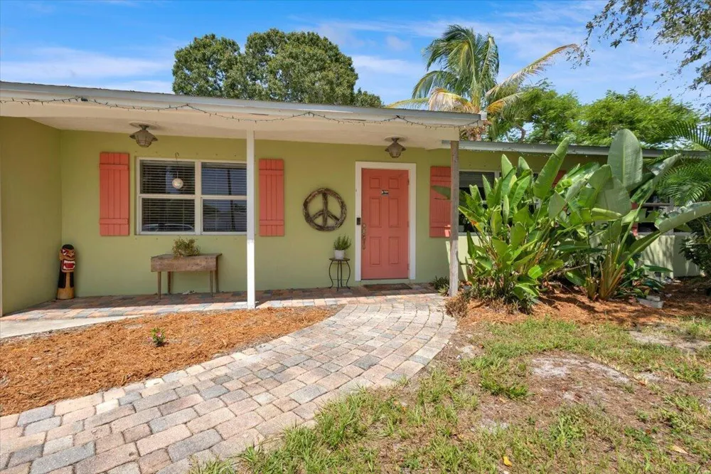 1121 SE ALAMANDA LANE Stuart, FL 34996