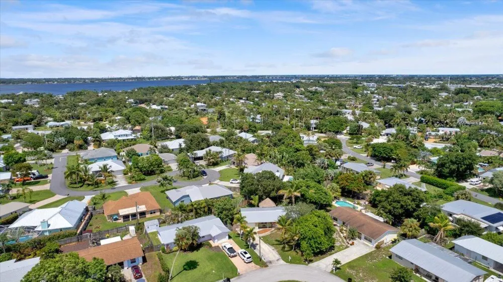 1121 SE ALAMANDA LANE Stuart, FL 34996