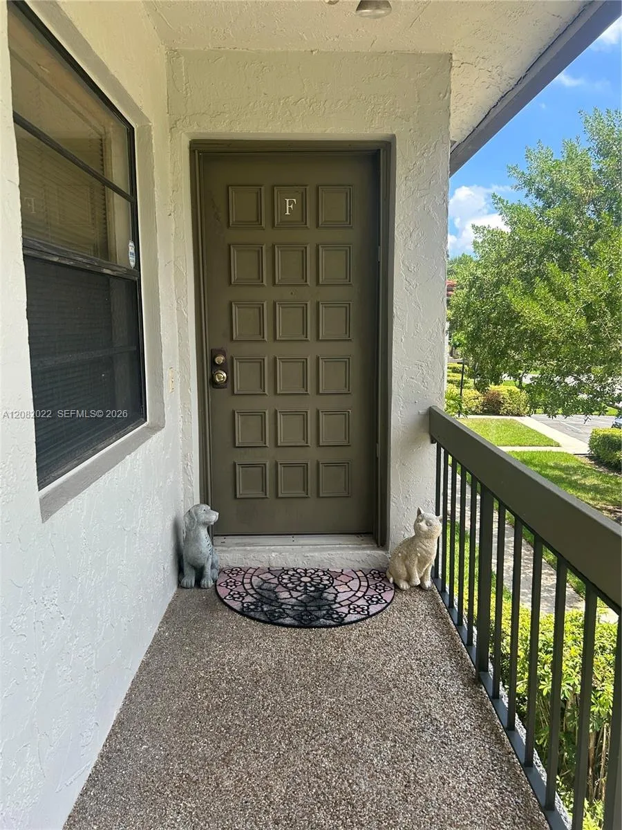 9205 Pecky Cypress Ln #8F Boca Raton, FL 33428