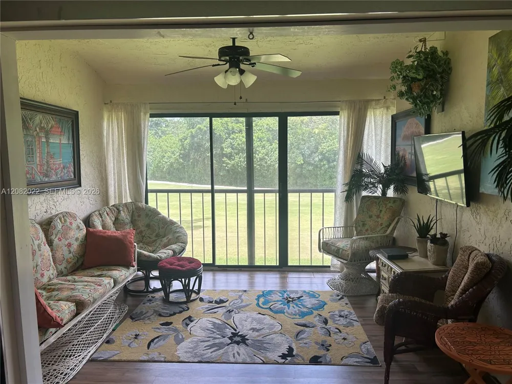 9205 Pecky Cypress Ln #8F Boca Raton, FL 33428