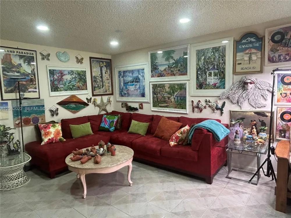 9205 Pecky Cypress Ln #8F Boca Raton, FL 33428