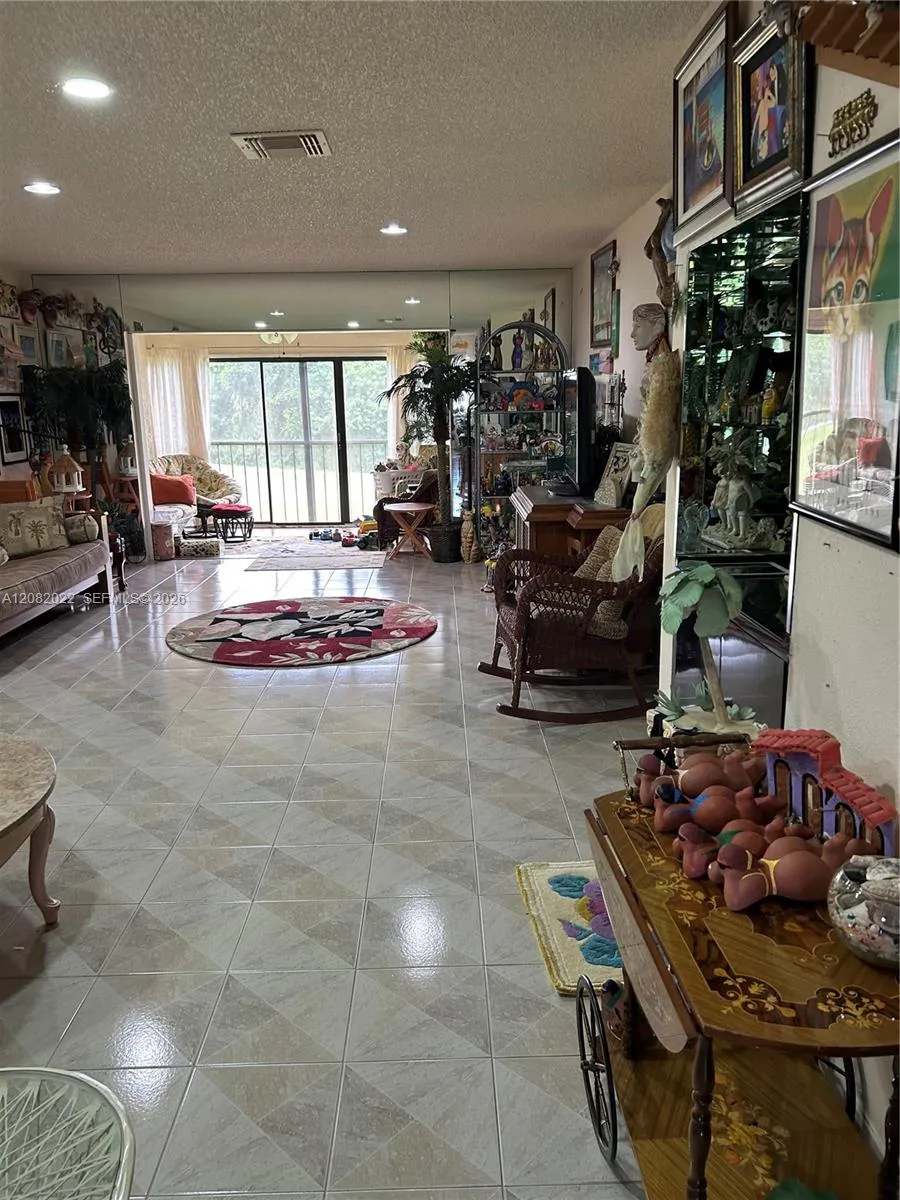9205 Pecky Cypress Ln #8F Boca Raton, FL 33428