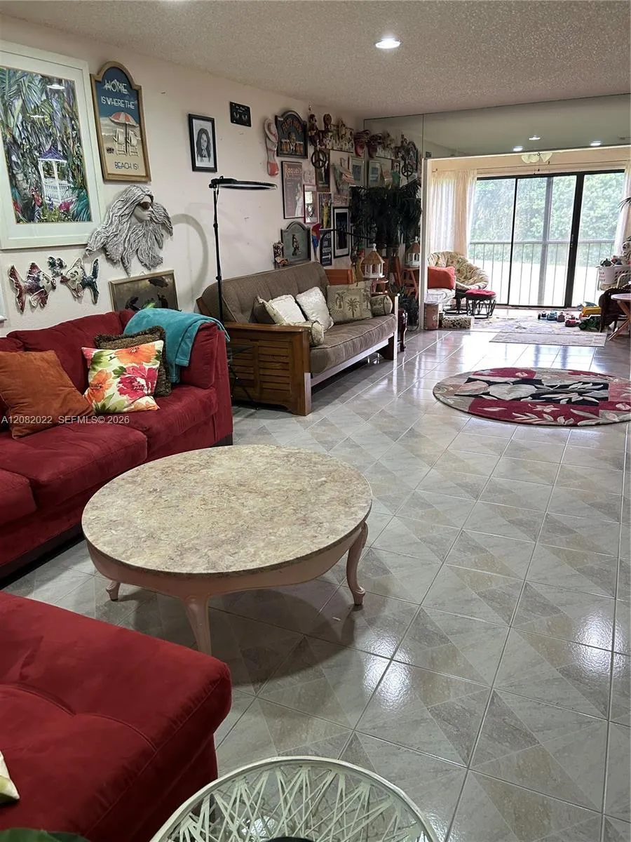9205 Pecky Cypress Ln #8F Boca Raton, FL 33428