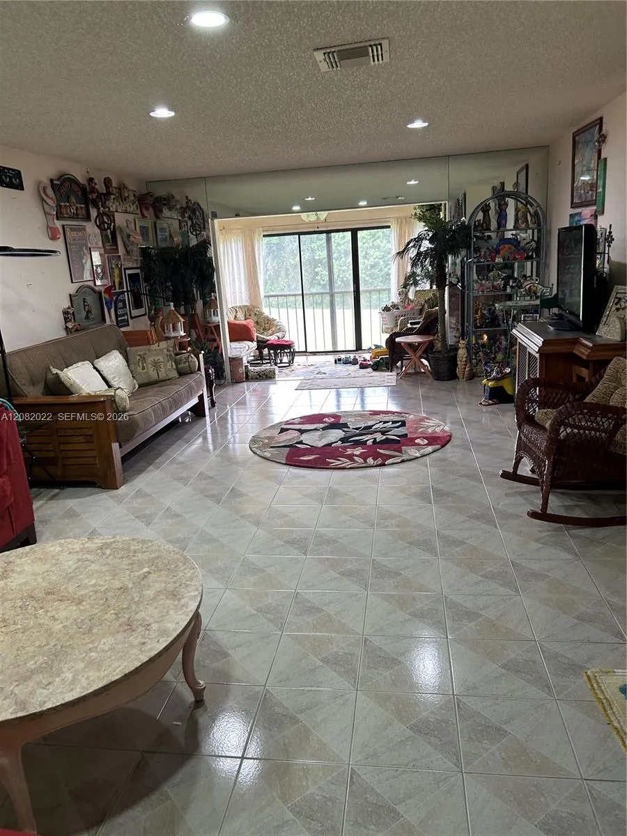 9205 Pecky Cypress Ln #8F Boca Raton, FL 33428
