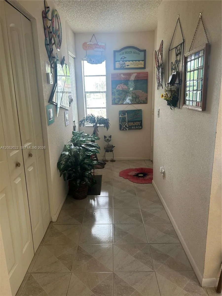 9205 Pecky Cypress Ln #8F Boca Raton, FL 33428