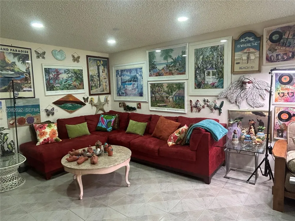 9205 Pecky Cypress Ln #8F Boca Raton, FL 33428