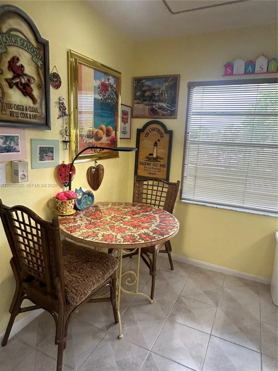 9205 Pecky Cypress Ln #8F Boca Raton, FL 33428