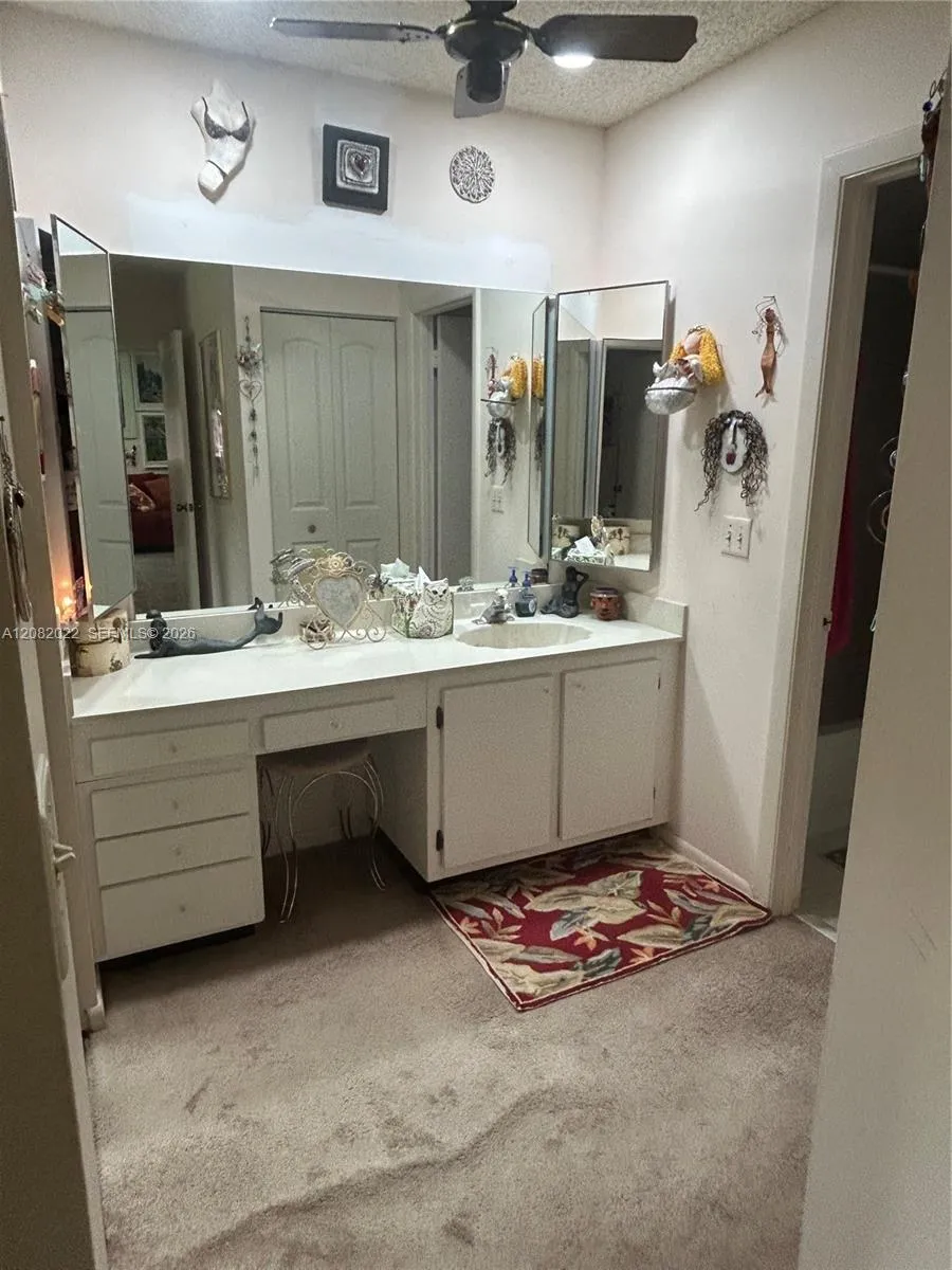 9205 Pecky Cypress Ln #8F Boca Raton, FL 33428