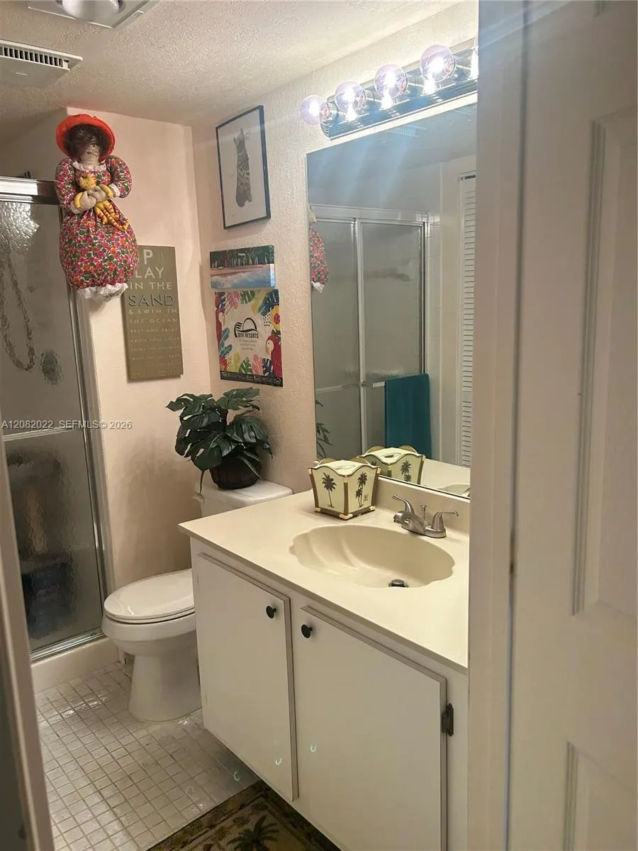 9205 Pecky Cypress Ln #8F Boca Raton, FL 33428