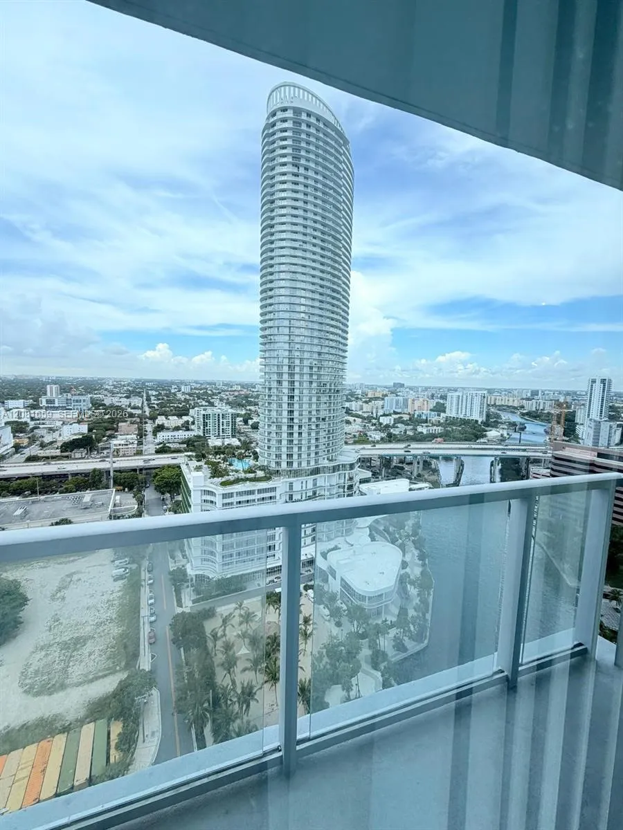 185 SW 7th St #2600 Miami, FL 33130