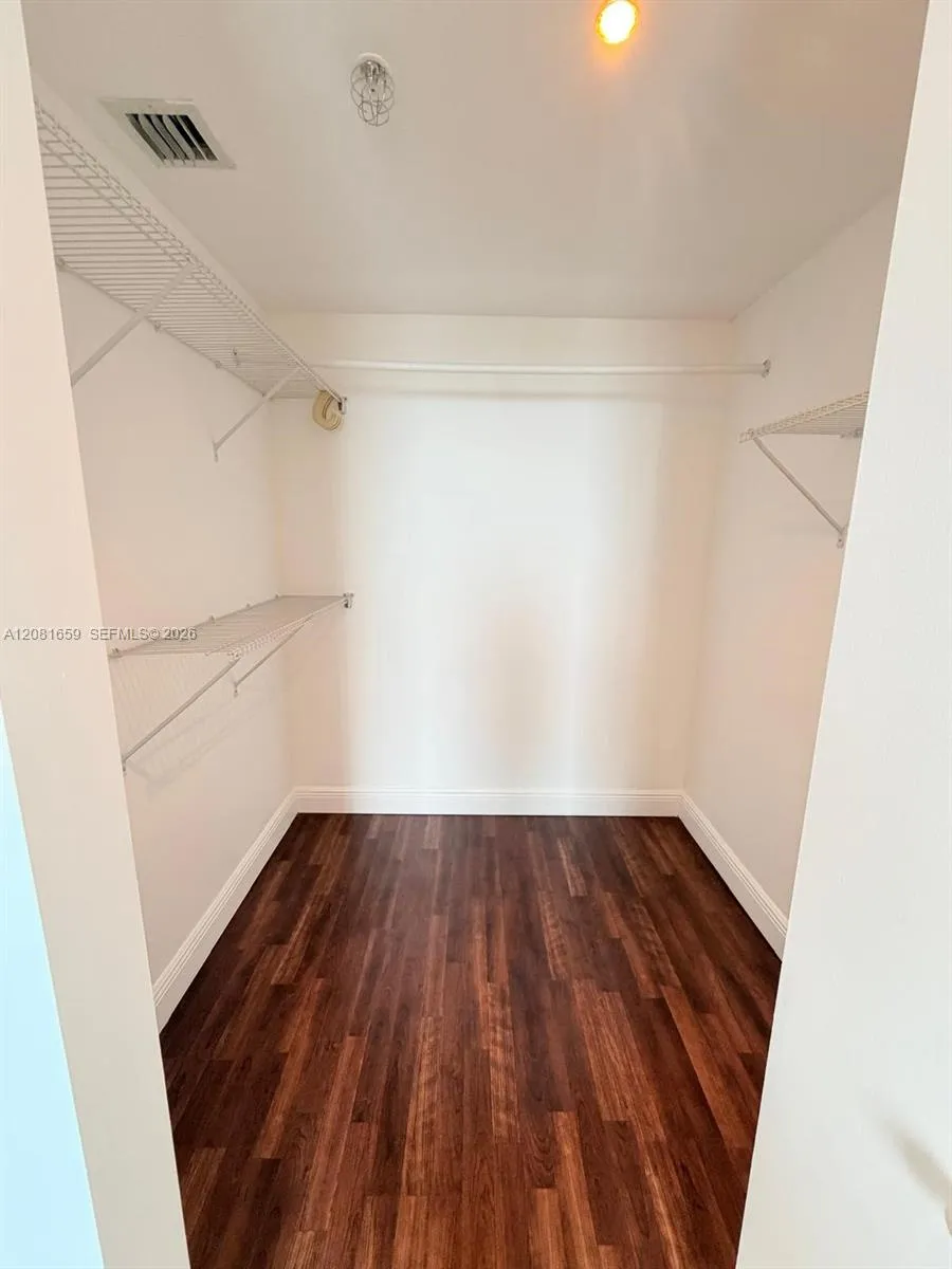 185 SW 7th St #2600 Miami, FL 33130