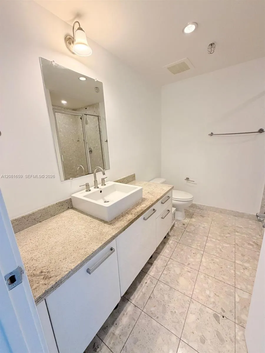185 SW 7th St #2600 Miami, FL 33130