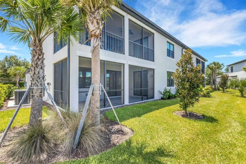 5624 SUMMIT POINTE CIRCLE #104 Bradenton, FL 34210