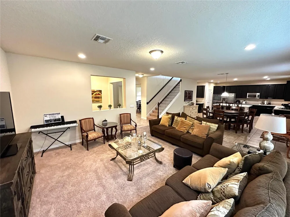 8636 CHILTON DRIVE Orlando, FL 32836