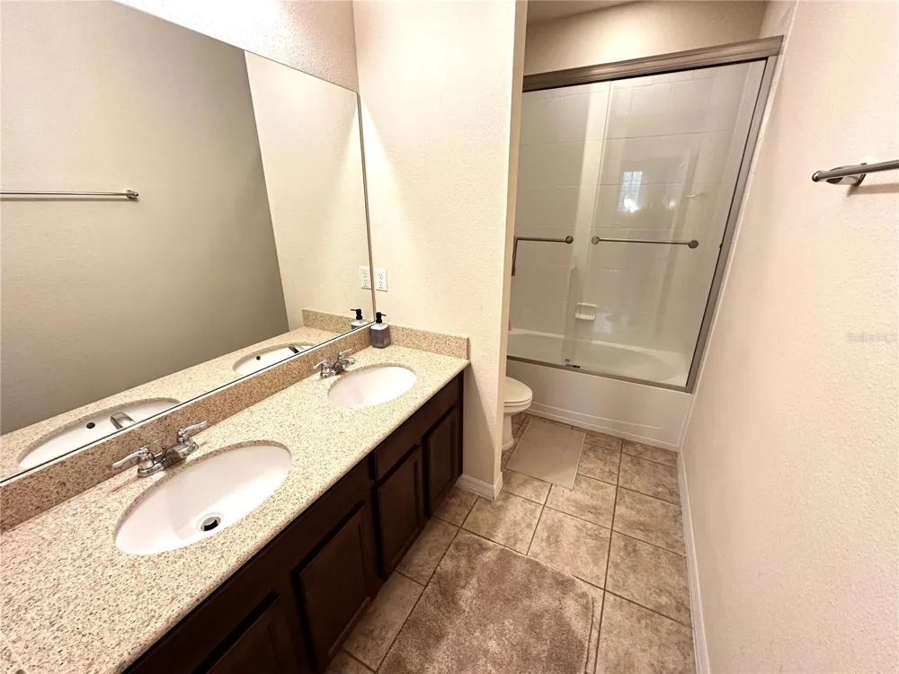 8636 CHILTON DRIVE Orlando, FL 32836