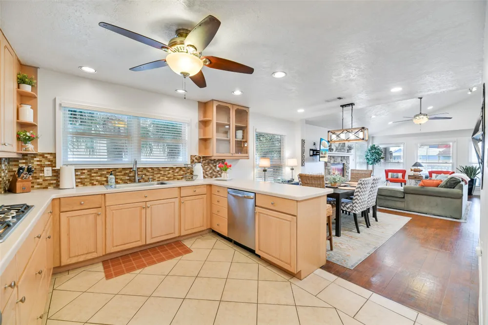 16619 Jamaica Cove Road Jamaica Beach, TX 77554