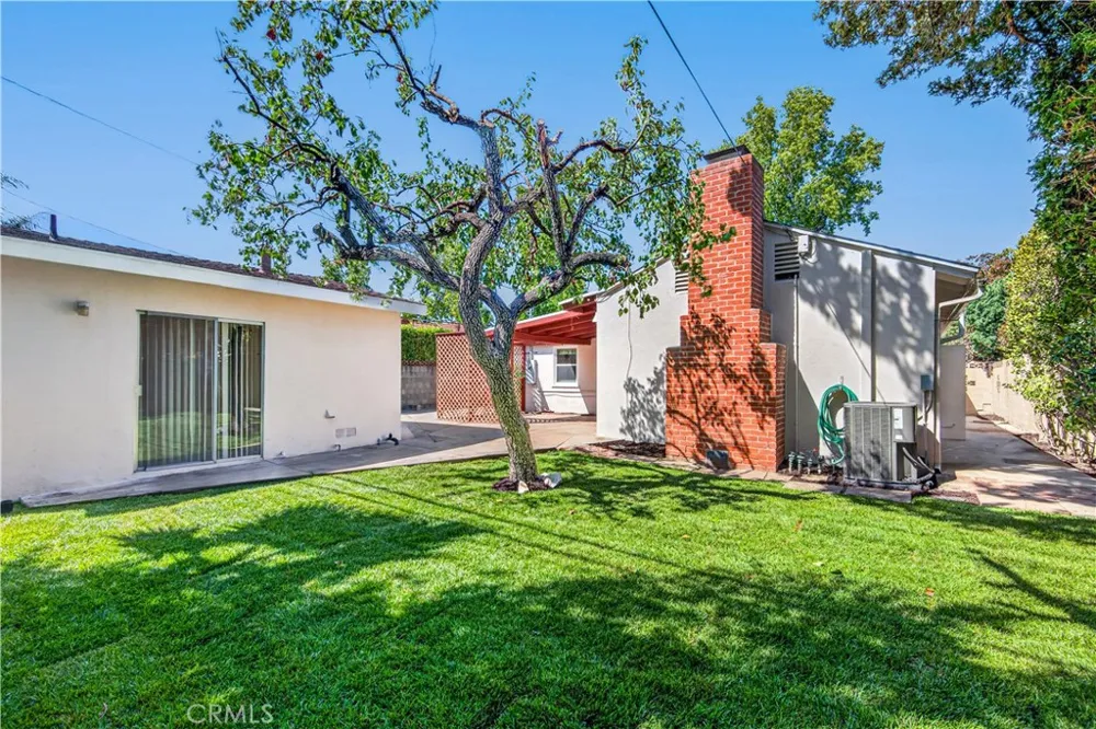 4950 Garden Grove Tarzana, CA 91356