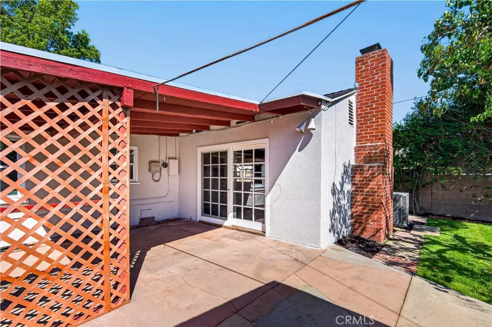 4950 Garden Grove Tarzana, CA 91356