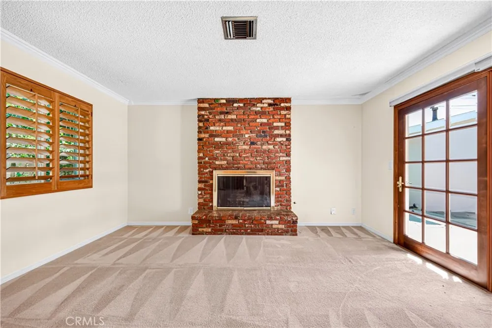 4950 Garden Grove Tarzana, CA 91356